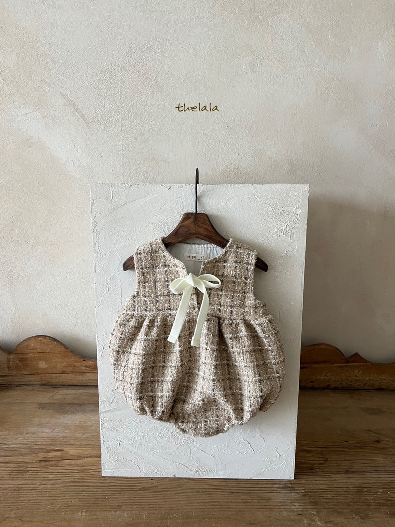 thelala / tweed suit