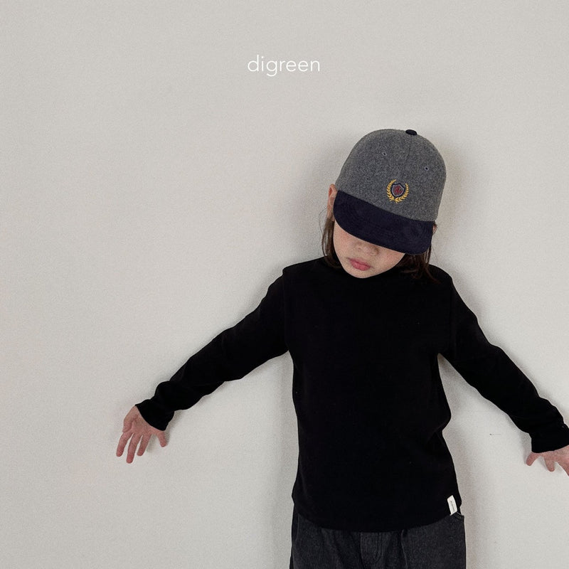 digreen / daily turtleneck tee