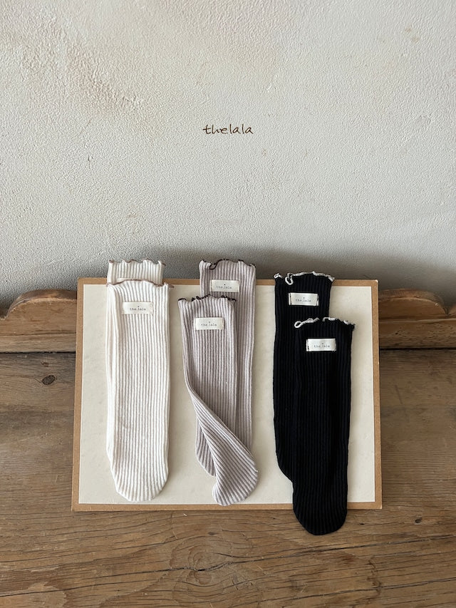 thelala / holy kneesocks