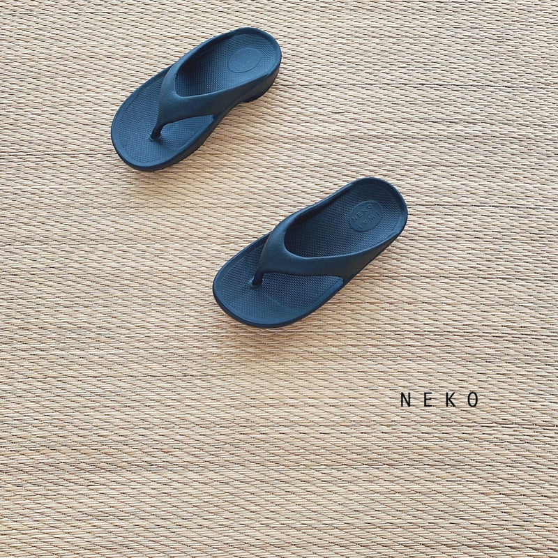 neko /  kurumi sandals