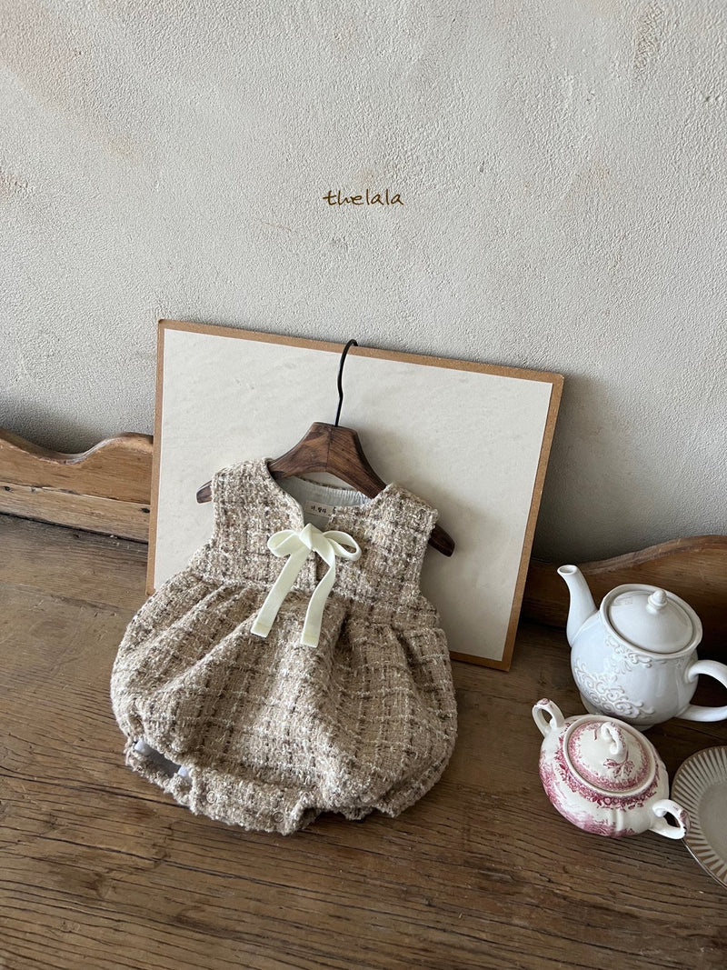 thelala / tweed suit