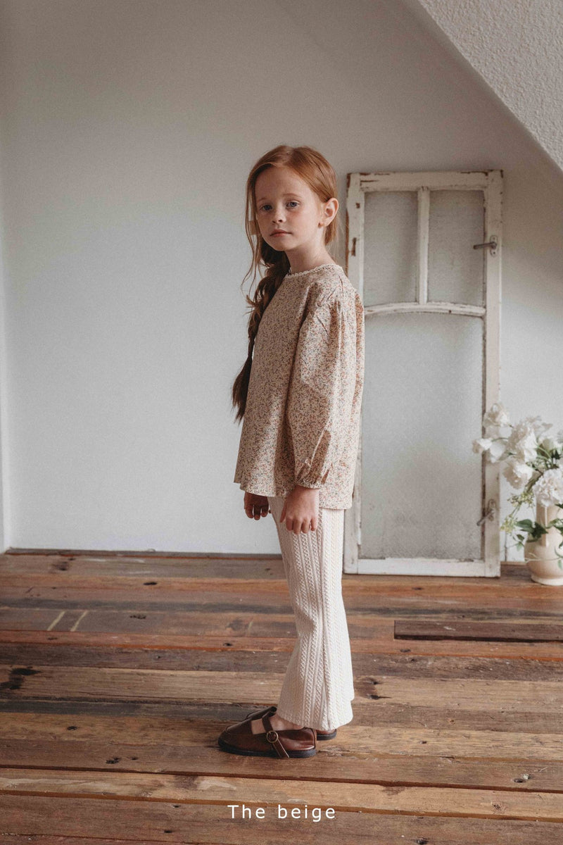 the beige / knitted bell-bottom pants