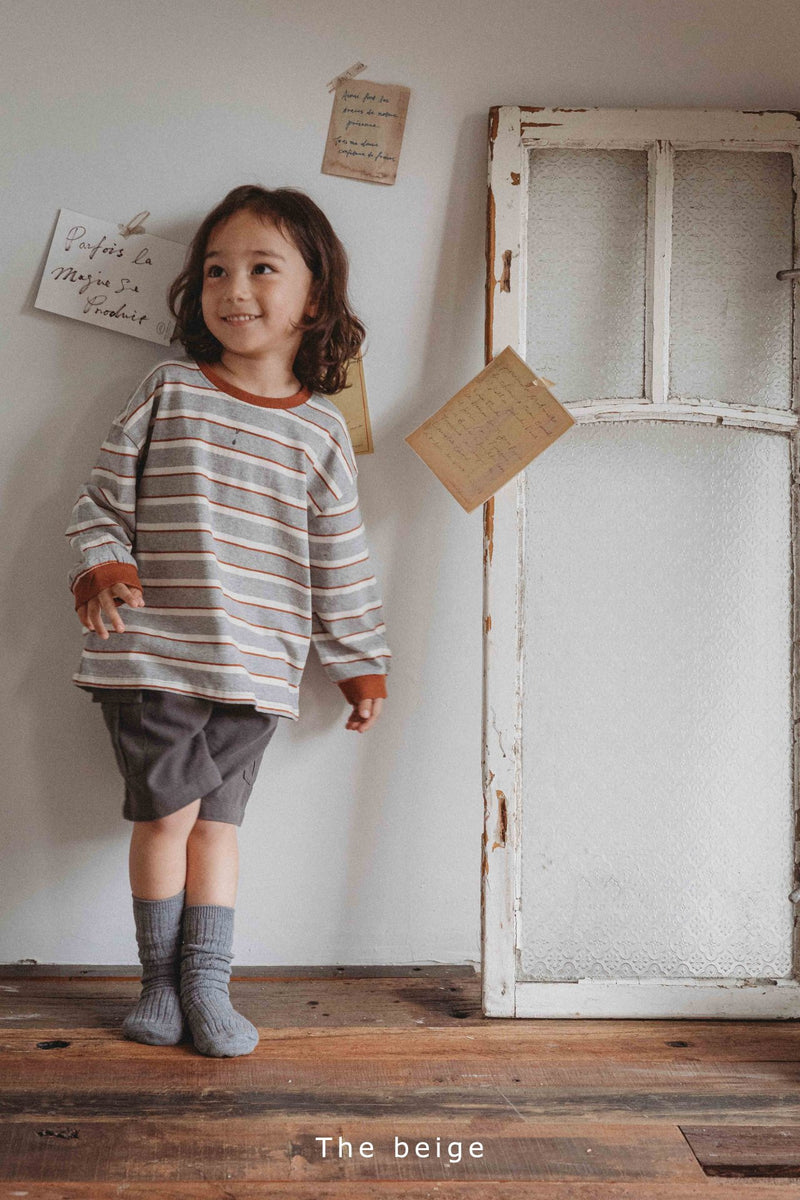 the beige / mulch stripe tee