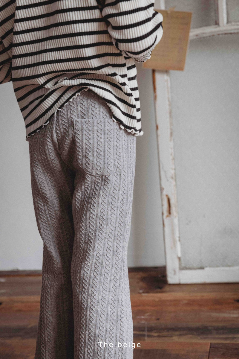 the beige / knitted bell-bottom pants