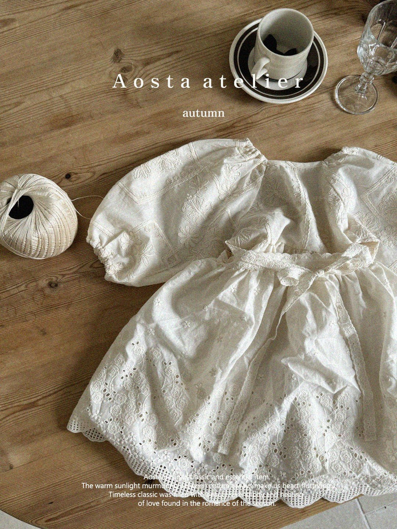 aosta / lace apron