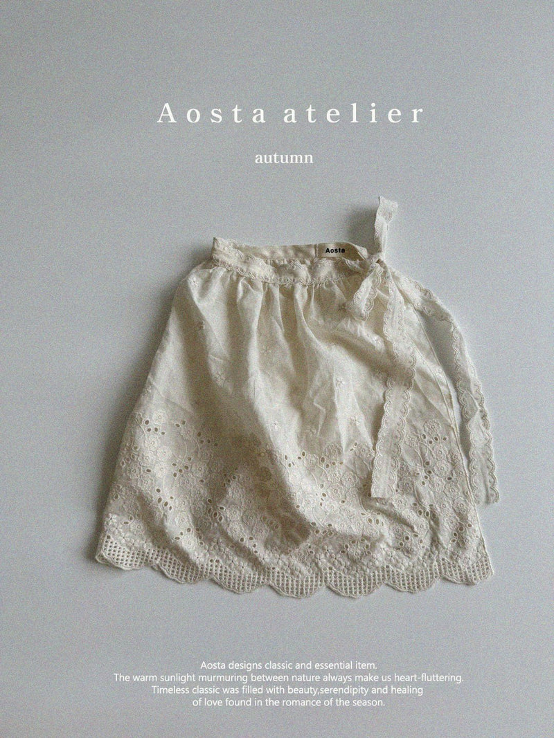 aosta / lace apron