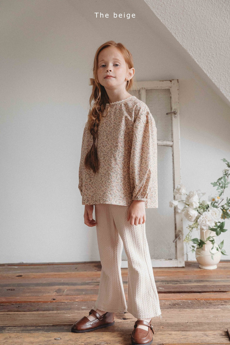 the beige / knitted bell-bottom pants