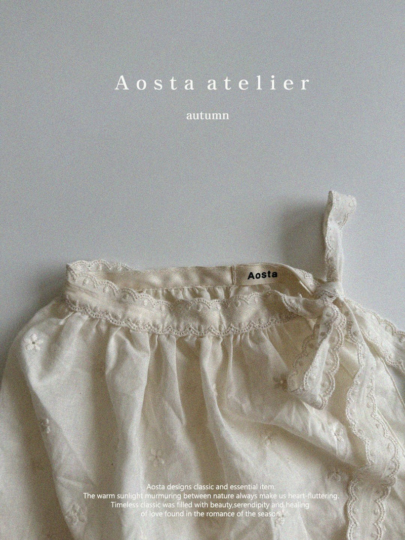 aosta / lace apron