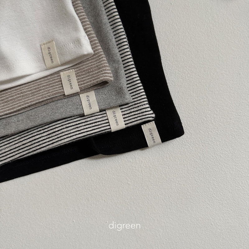 digreen / daily turtleneck tee