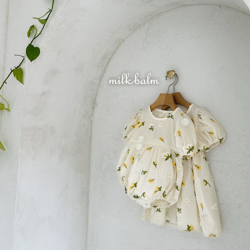 milk balm / lily yarn suit