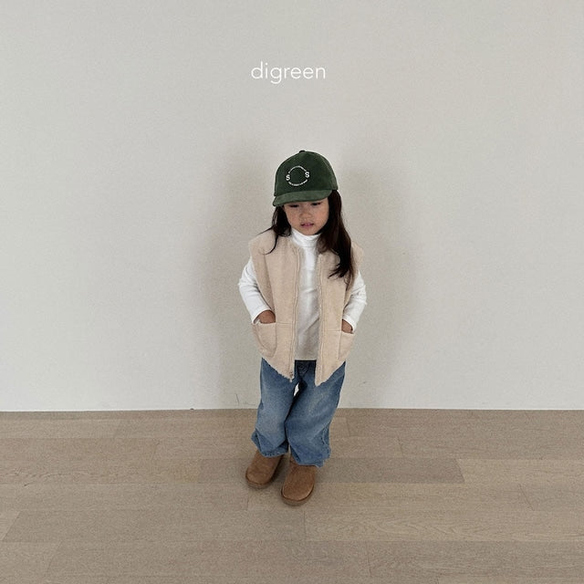 digreen / crispy vest