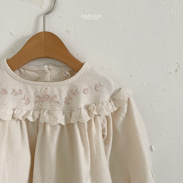 aladin / york embroidery blouse