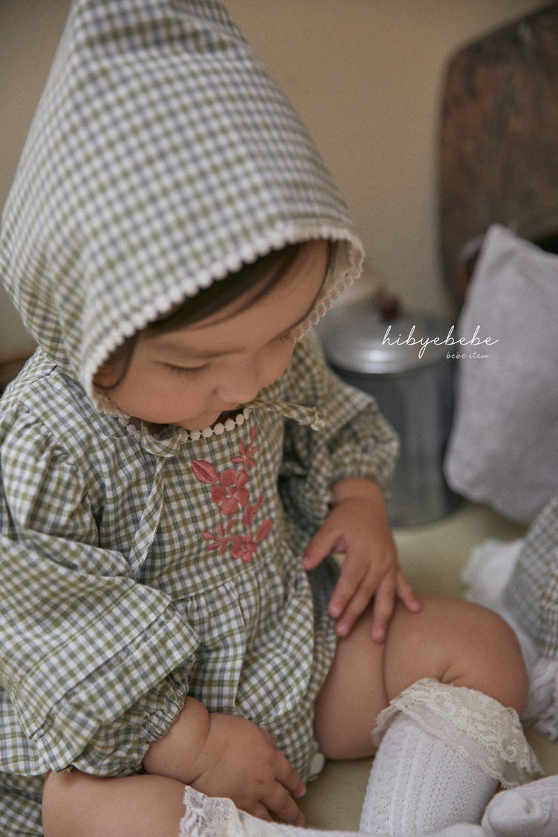 hi byebebe / bebe bell check bonnet
