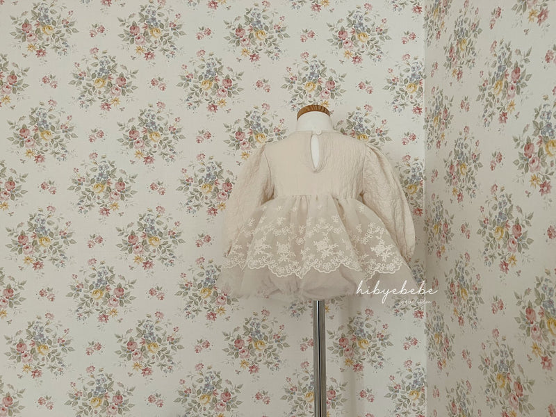 hi byebebe / bebe marguerite lace suit