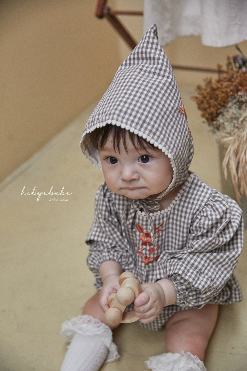 hi byebebe / bebe bell check bonnet