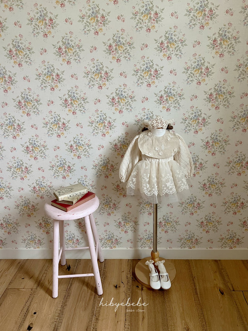 hi byebebe / bebe marguerite lace suit