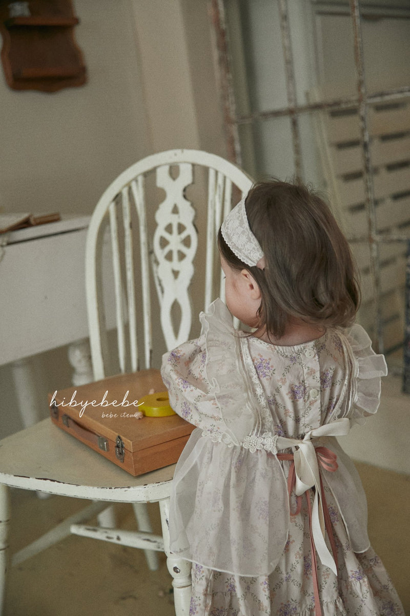 hi byebebe / bebe organza apron