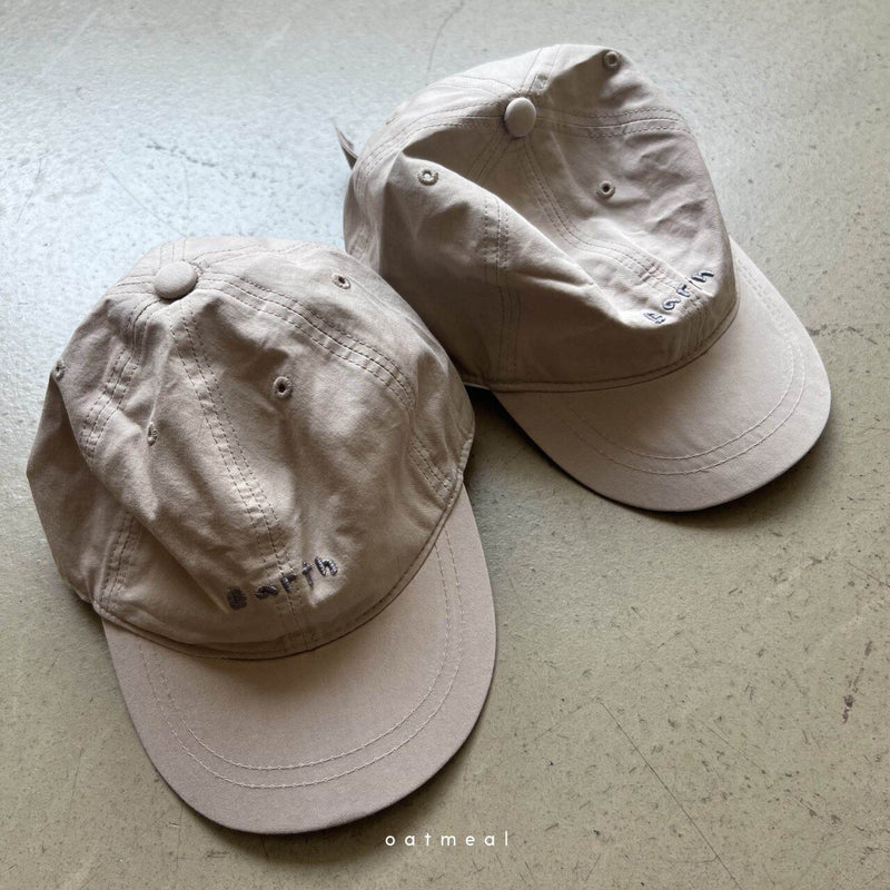 oatmeal / earth ball cap