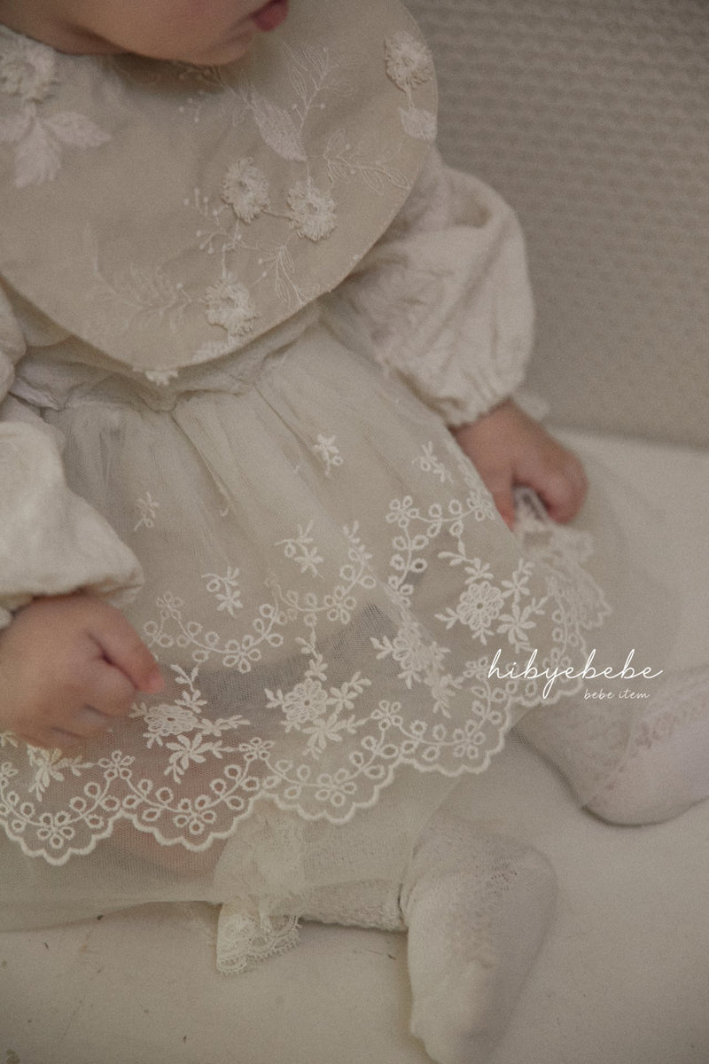 hi byebebe / bebe marguerite lace suit