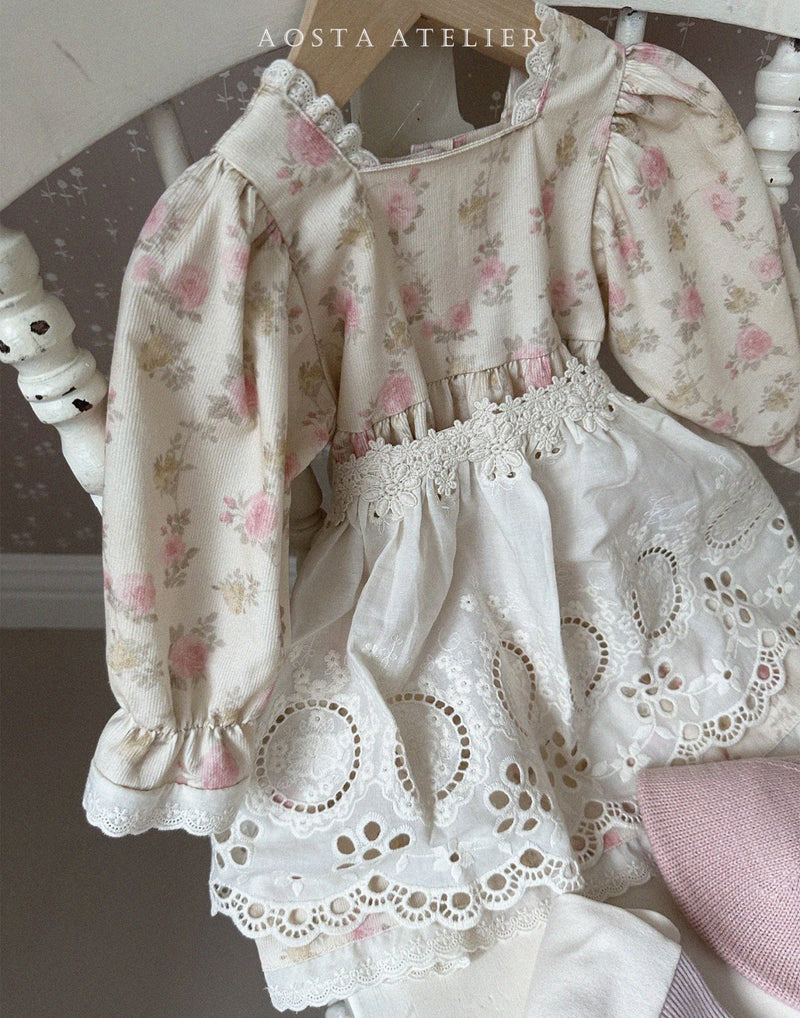 aosta / lace apron