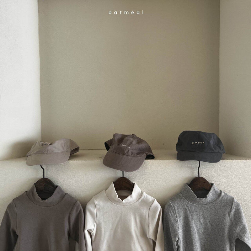 oatmeal / earth ball cap
