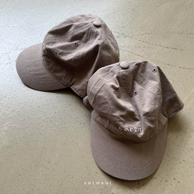oatmeal / earth ball cap