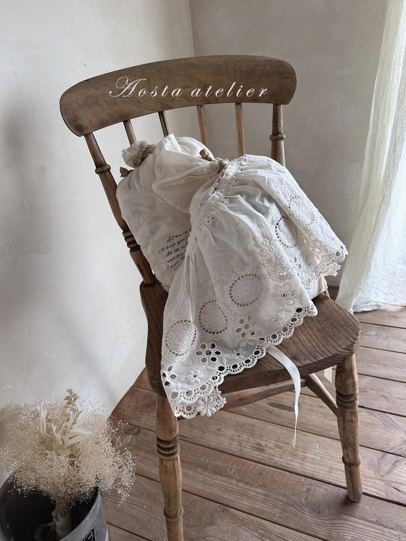 aosta / lace apron