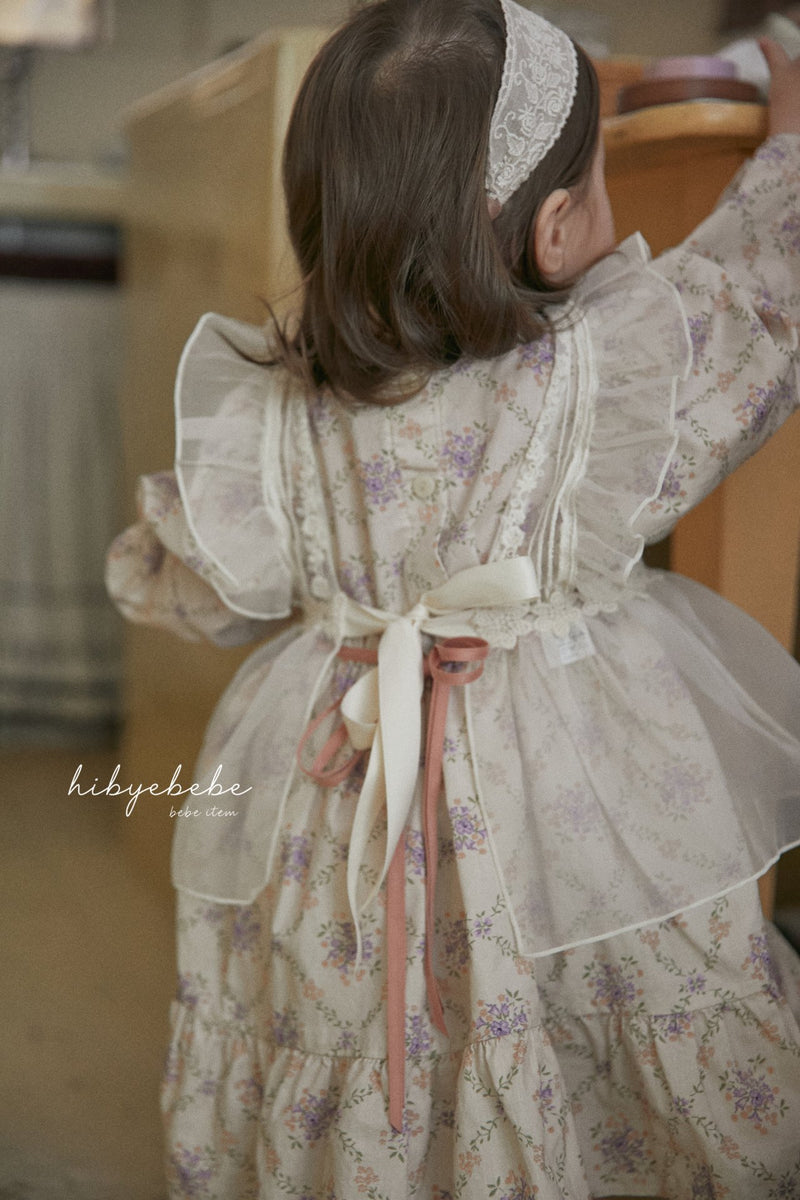 hi byebebe / bebe organza apron