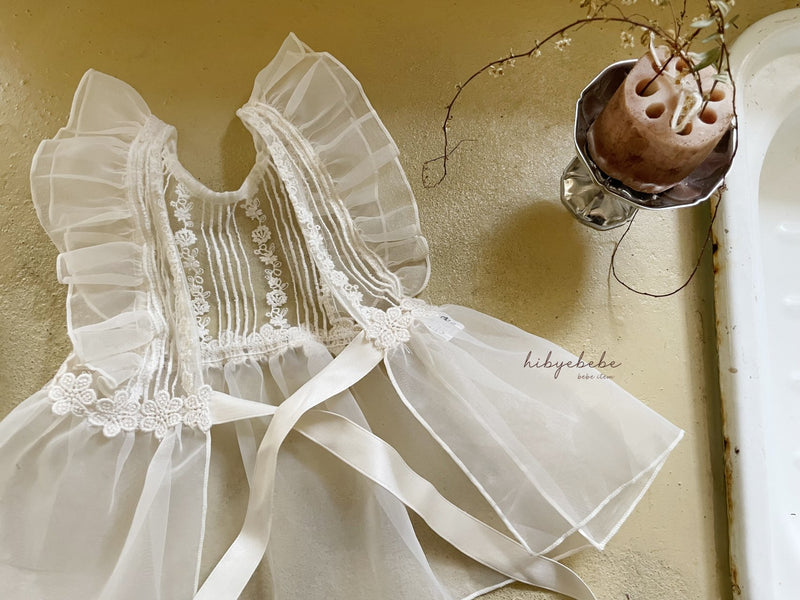 hi byebebe / bebe organza apron