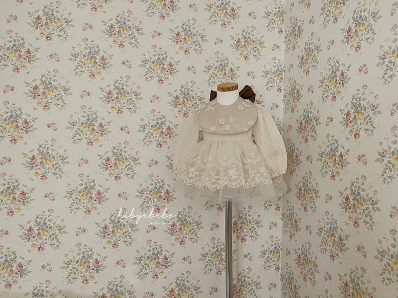 hi byebebe / bebe marguerite lace suit