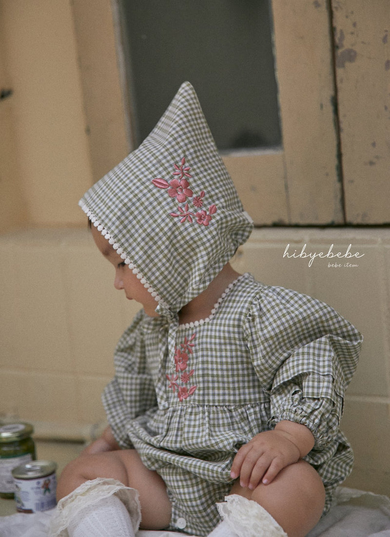 hi byebebe / bebe bell check bonnet