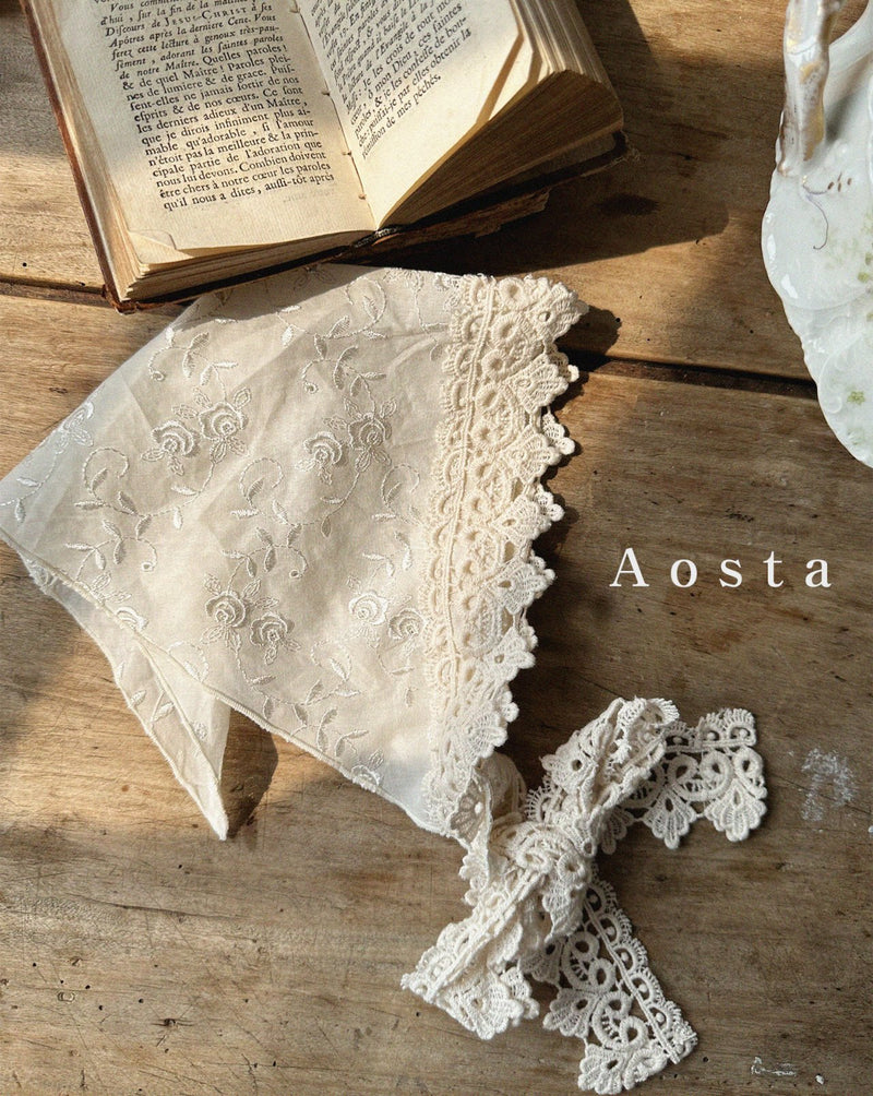 aosta / lace bonnet