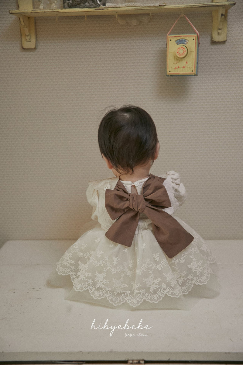 hi byebebe / bebe marguerite lace suit