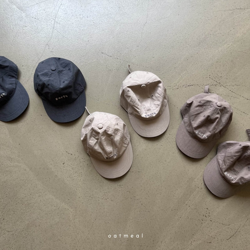 oatmeal / earth ball cap