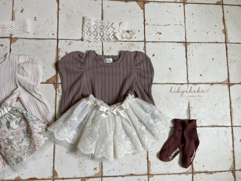 hi byebebe / bebe Juliet lace skirt