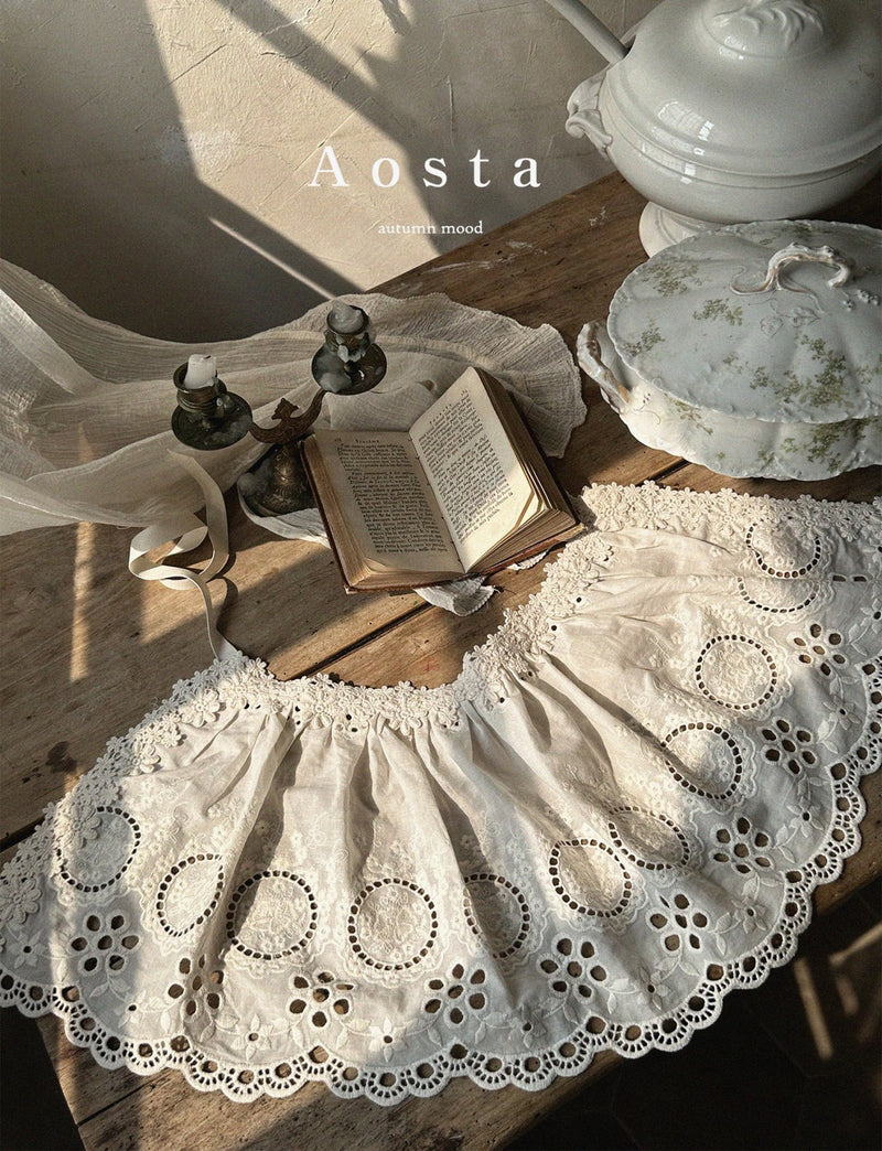 aosta / lace apron