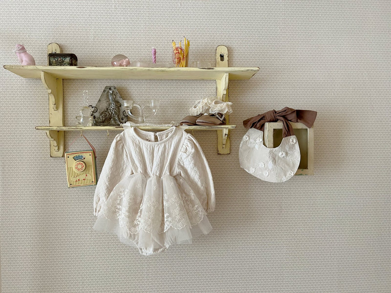 hi byebebe / bebe marguerite lace suit