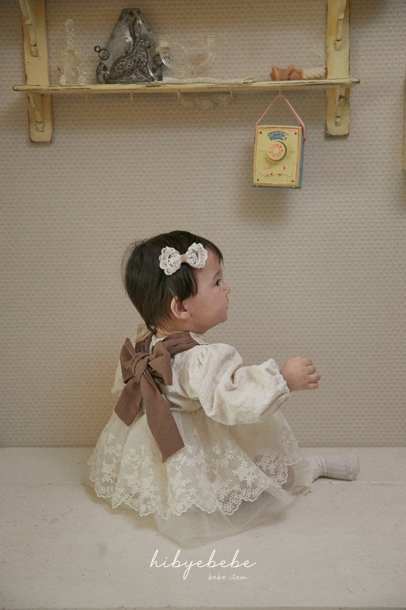 hi byebebe / bebe marguerite lace suit