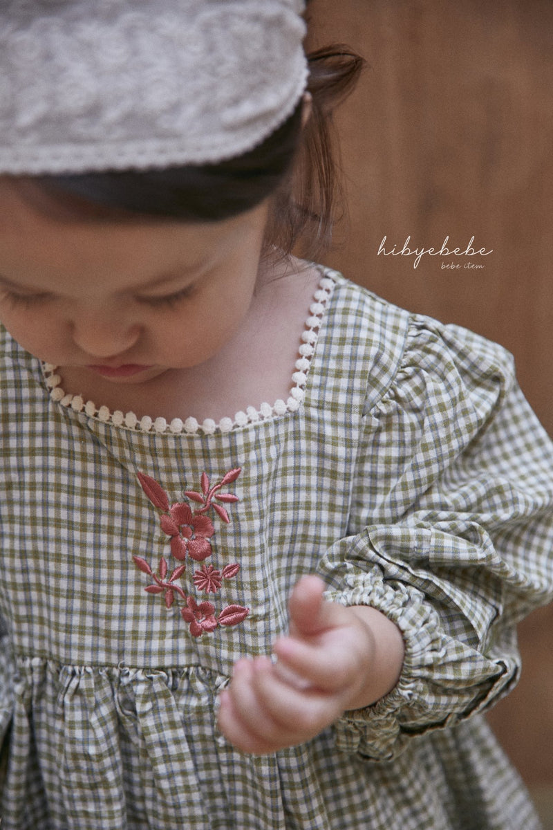 hi byebebe / bebe bell check  one-piece