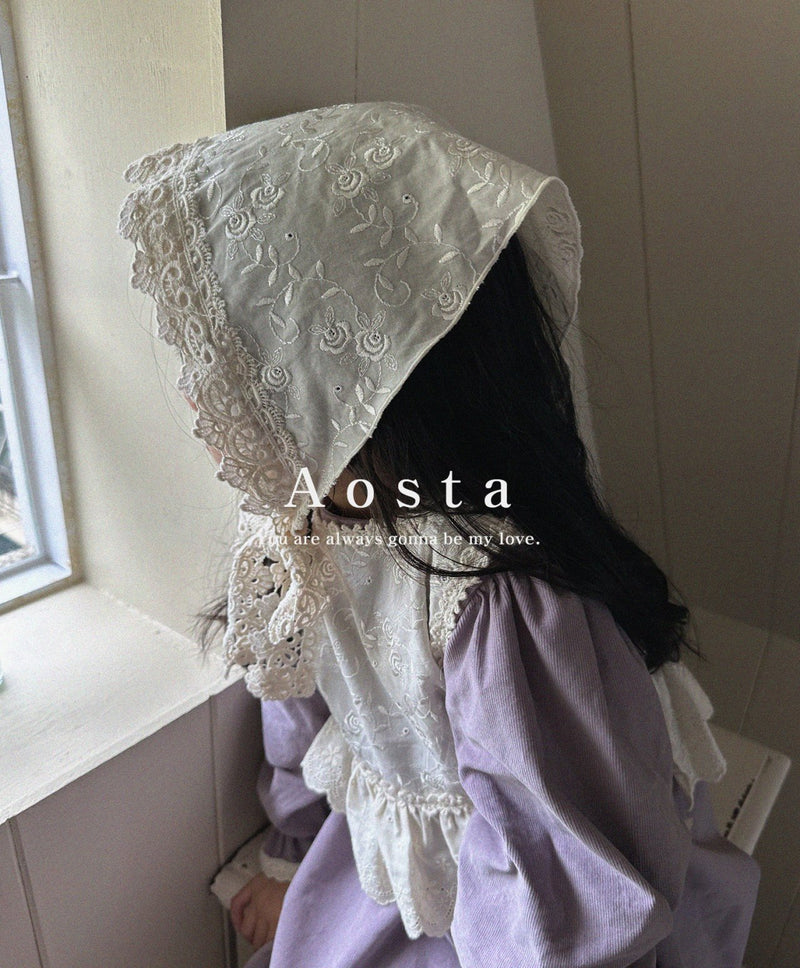aosta / lace bonnet