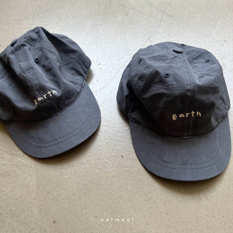 oatmeal / earth ball cap