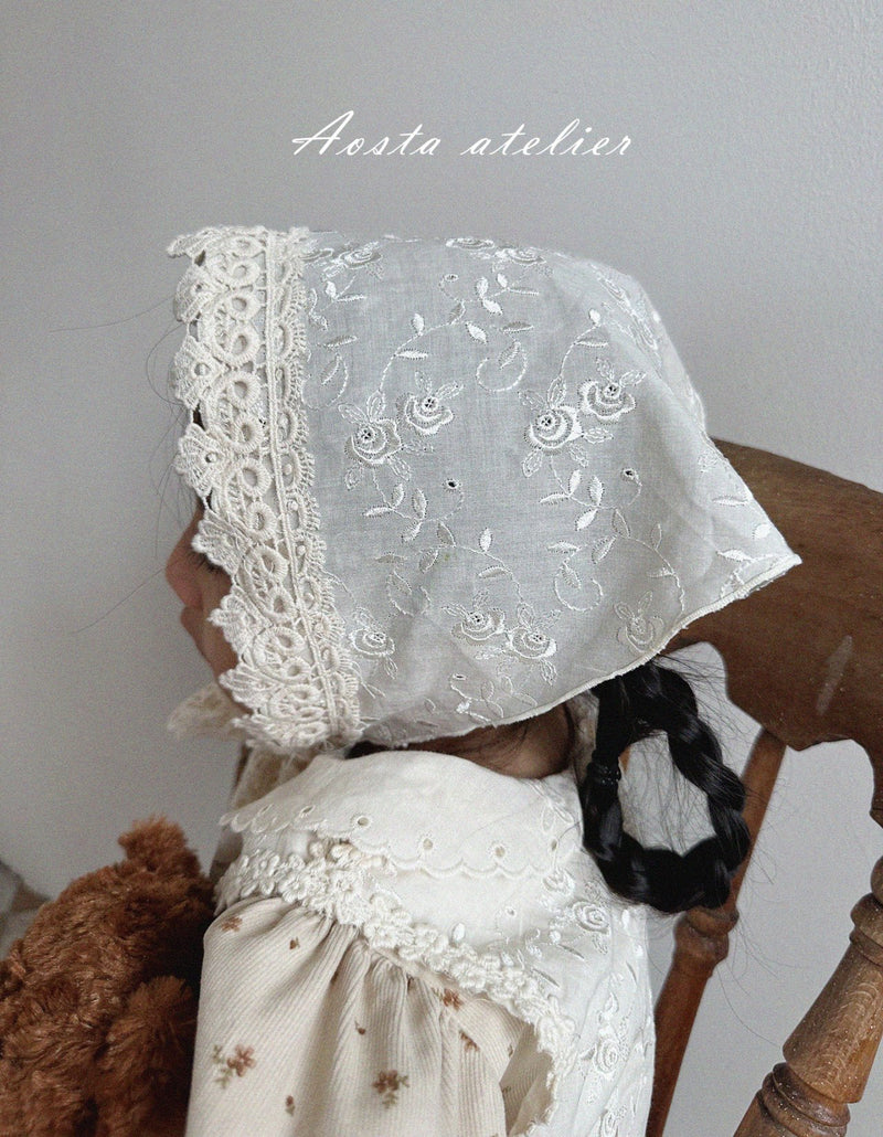 aosta / lace bonnet