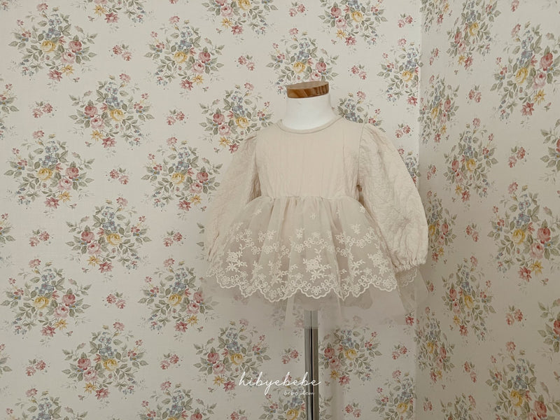 hi byebebe / bebe marguerite lace suit