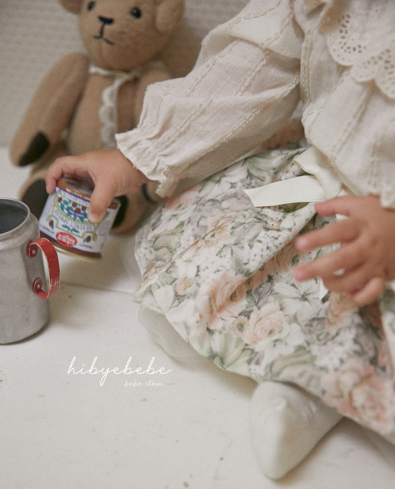 hi byebebe / bebe rose garden skirt
