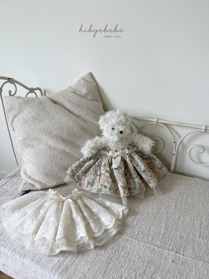 hi byebebe / bebe rose garden skirt