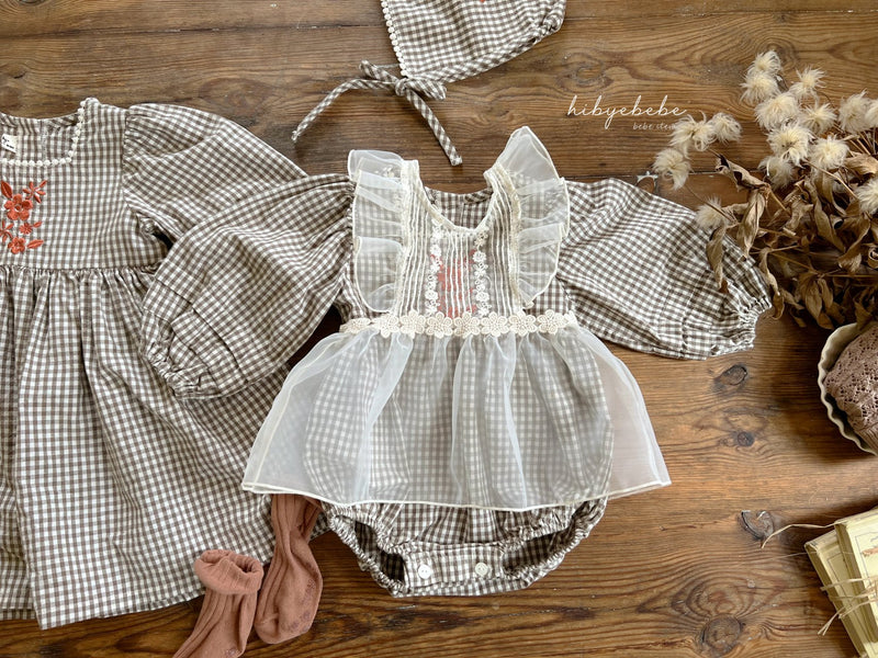 hi byebebe / bebe organza apron