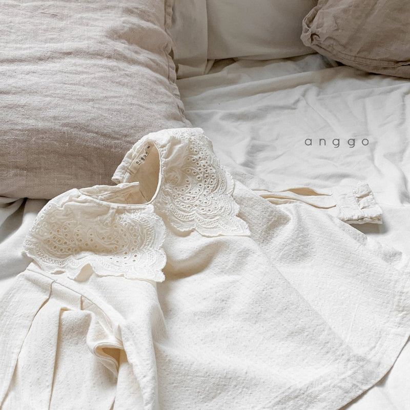 即納　anggo / ricotta blouse