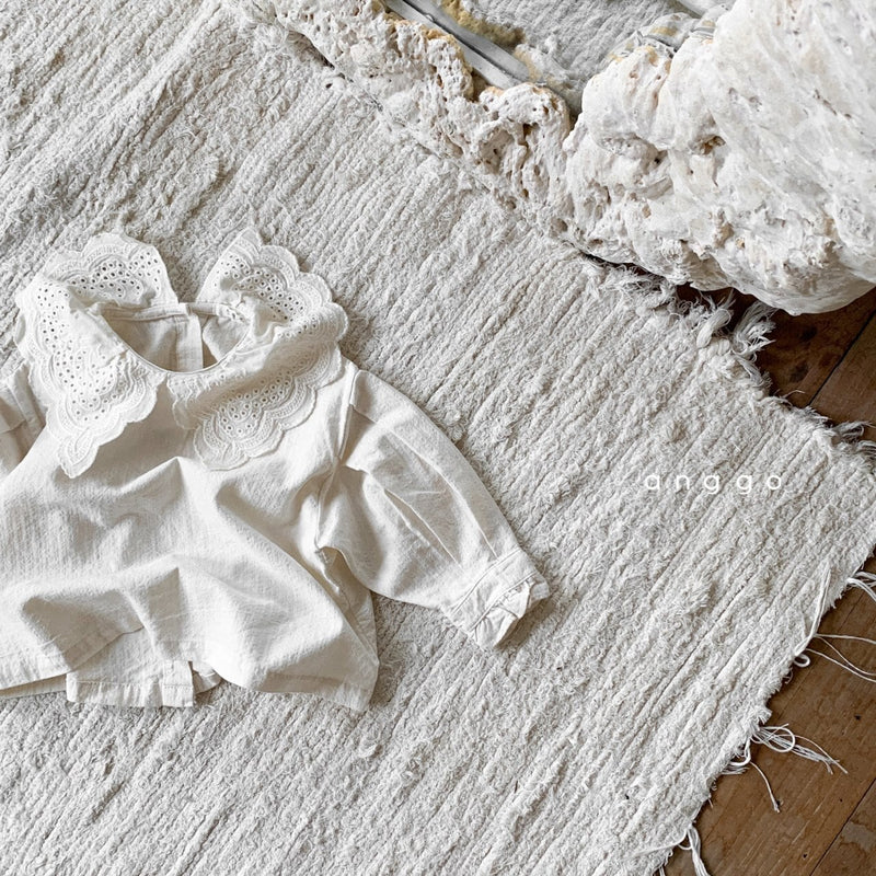 即納　anggo / ricotta blouse