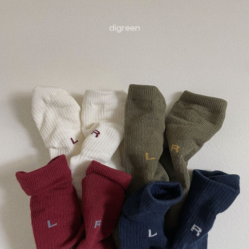 digreen /  left light socks