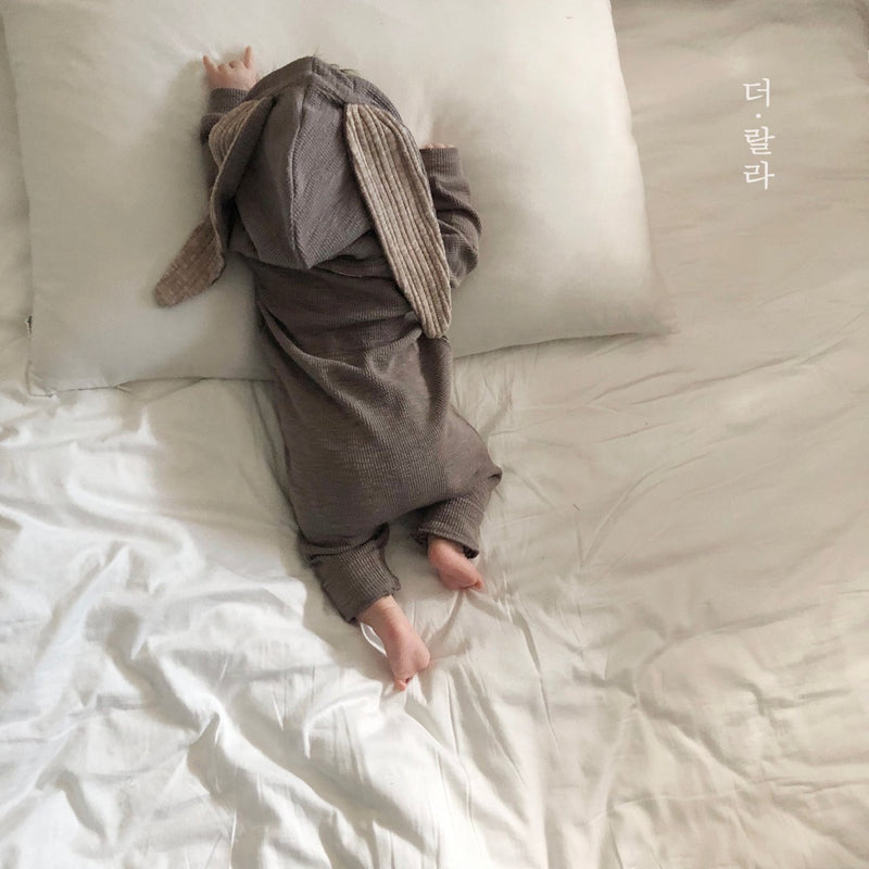 thelala / rabbit suit